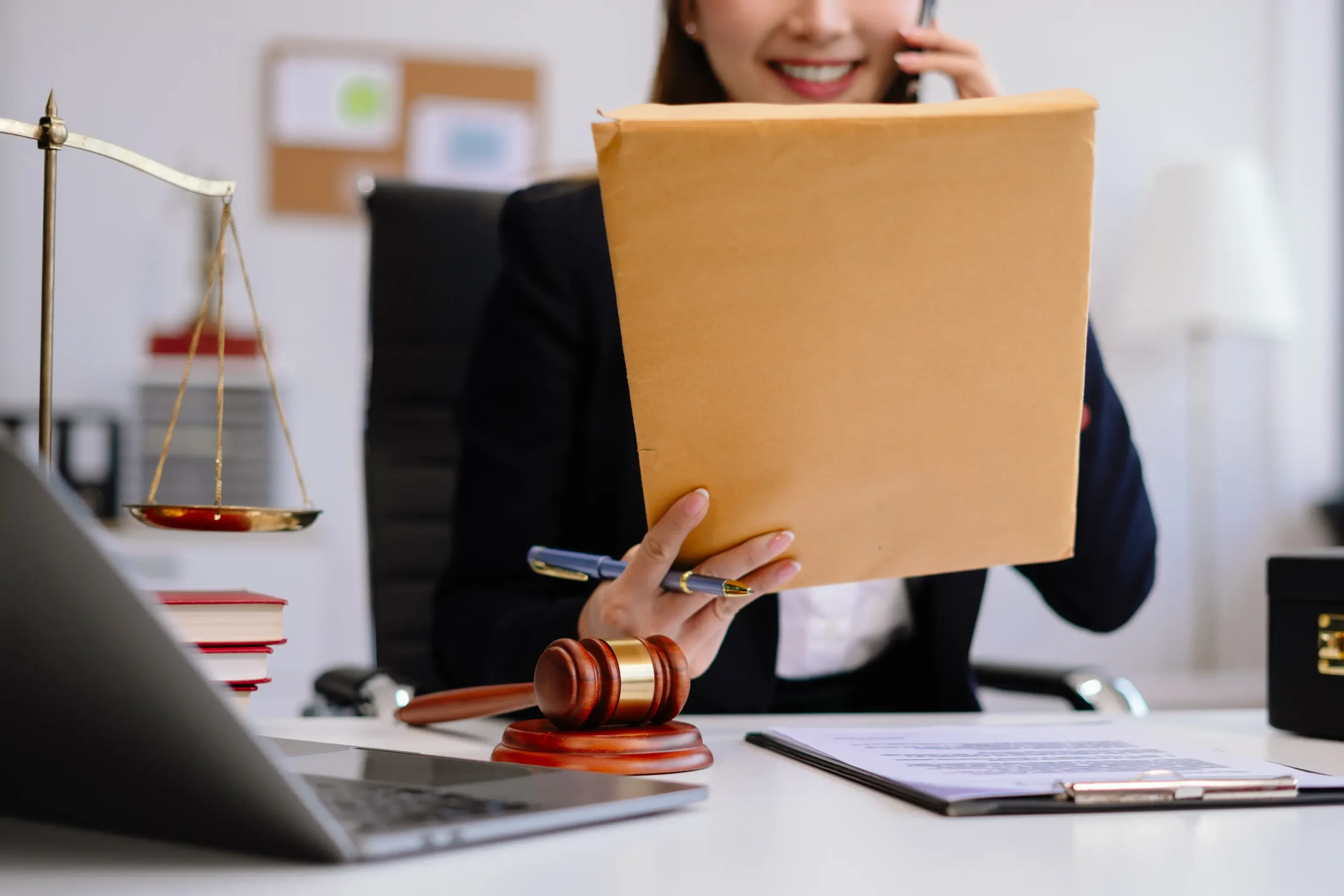 Hukukta Değişik İş Dosyası Nedir? Dilekçe Örnekleriyle Açıklama